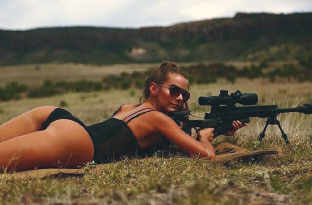 Девушка С Пулеметом Фото На Экран Телефона
