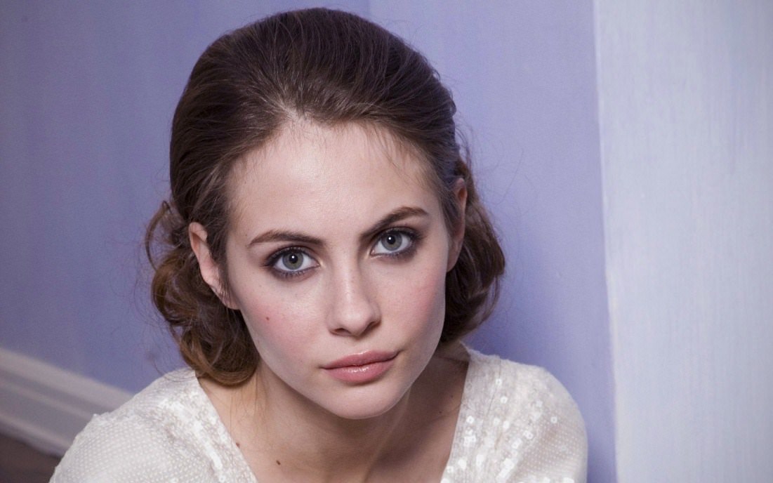  Willa Holland