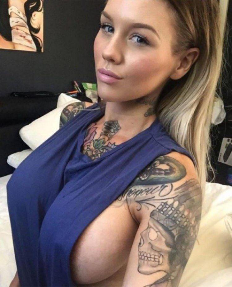 Girls with nice tattoos