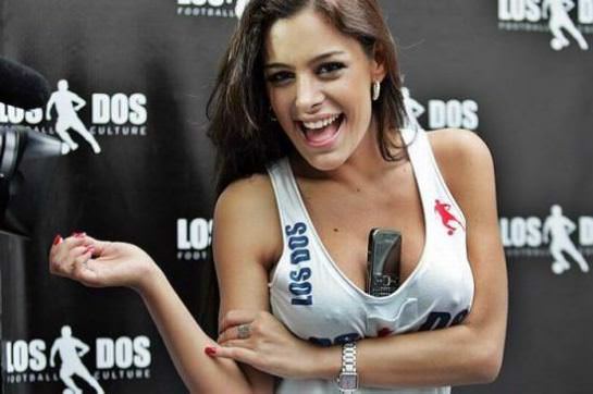 Larissa Riquelme cell phone boobs 12